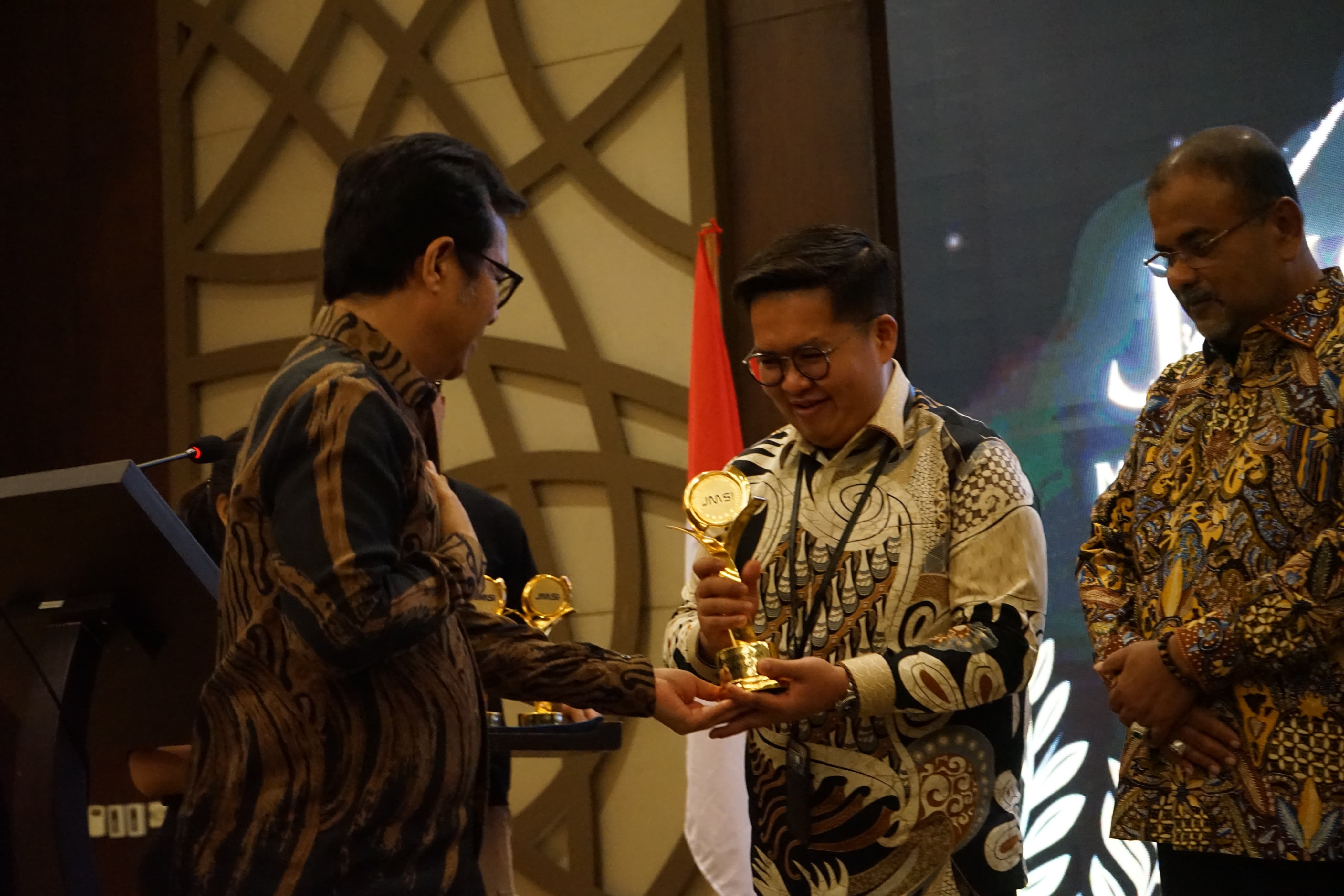 Raih Penghargaan JMSI Award, Rendi Solihin Gaungkan UMKM sebagai Motor Ekonomi Lokal