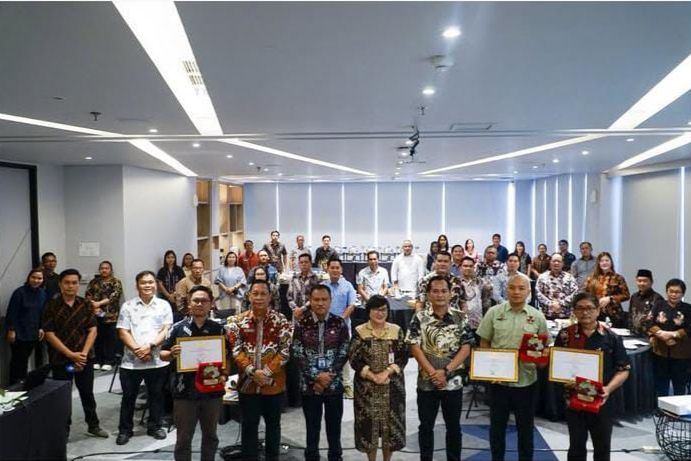 Hadiri Penyerahan Sertifikat Kelas Kebun, DPRD Harap Banyak Masyarakat Berinvestasi di Mahulu