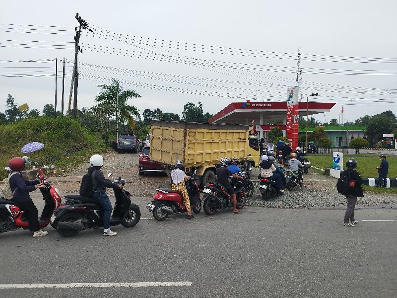 PPU Mulai Sulit Dapat Pertamax, Warga Beralih ke Pertalite Meski Rela Antre di SPBU