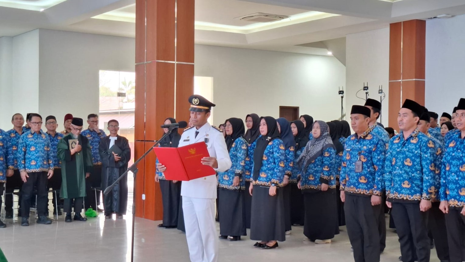 Bupati Kukar Target Camat Anggana Cari Solusi Kelangkaan Air Bersih