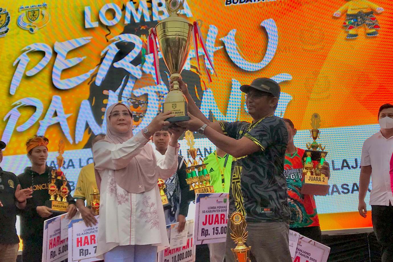 Mambas Parrang Sambaliung Tumbangkan 19 Tim dalam Lomba Perahu Panjang Berau