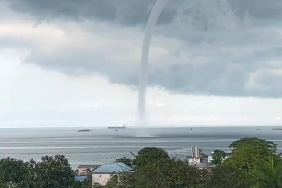 Pusaran Air di Teluk Balikpapan Dikonfirmasi sebagai Waterspout, BMKG: Waspada Cuaca Ekstrem!