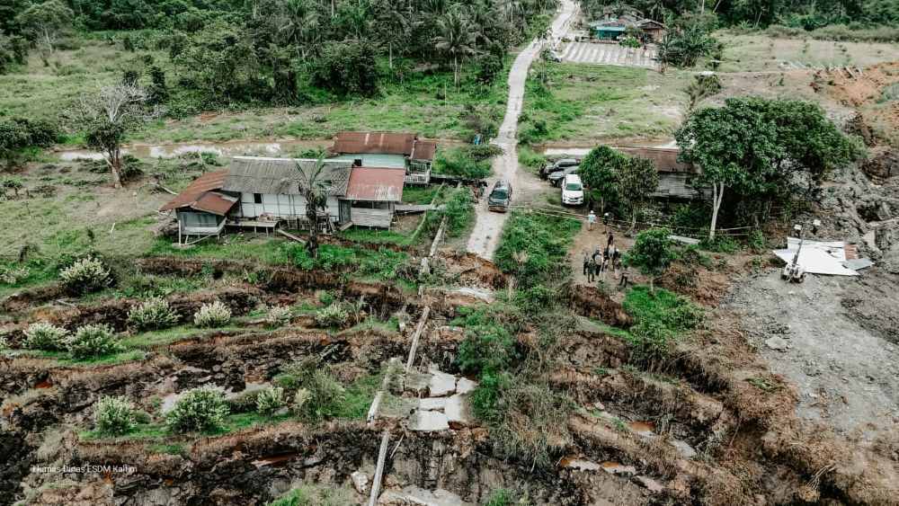 Jalan Desa Ambles di Dekat IUP Batu Bara