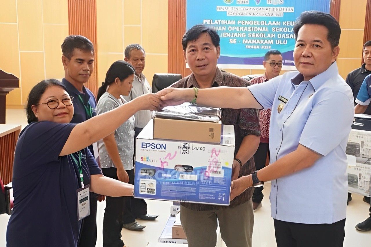 Pemulihan Pasca Banjir, Pemkab Mahulu Beri Bantuan Sarana Pendidikan untuk PAUD hingga SMP