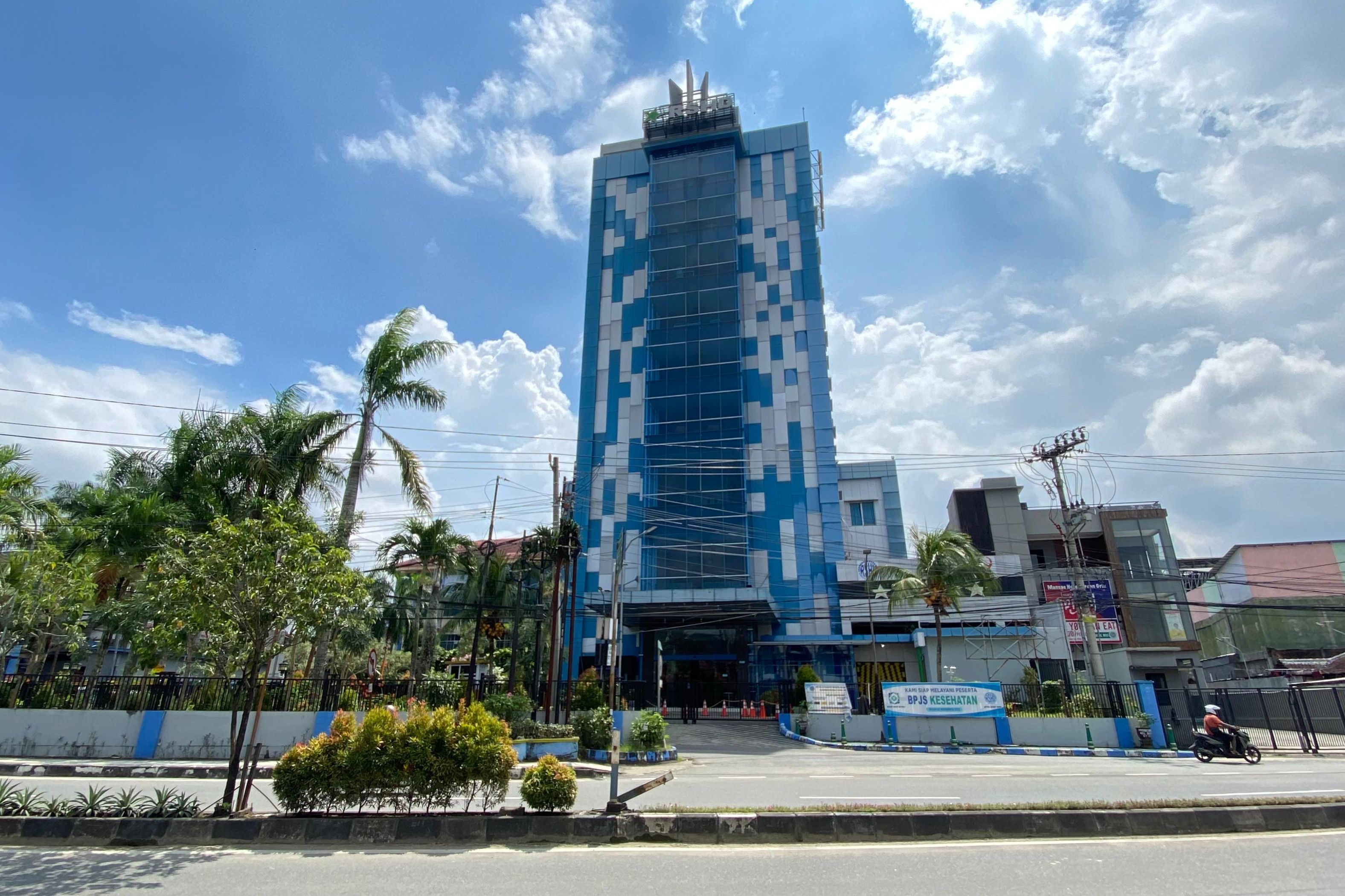 Pekerja RSHD Samarinda Lapor ke Wamenaker Melalui Platform Tiktok Live, Immanuel Janji Datang ke Kaltim