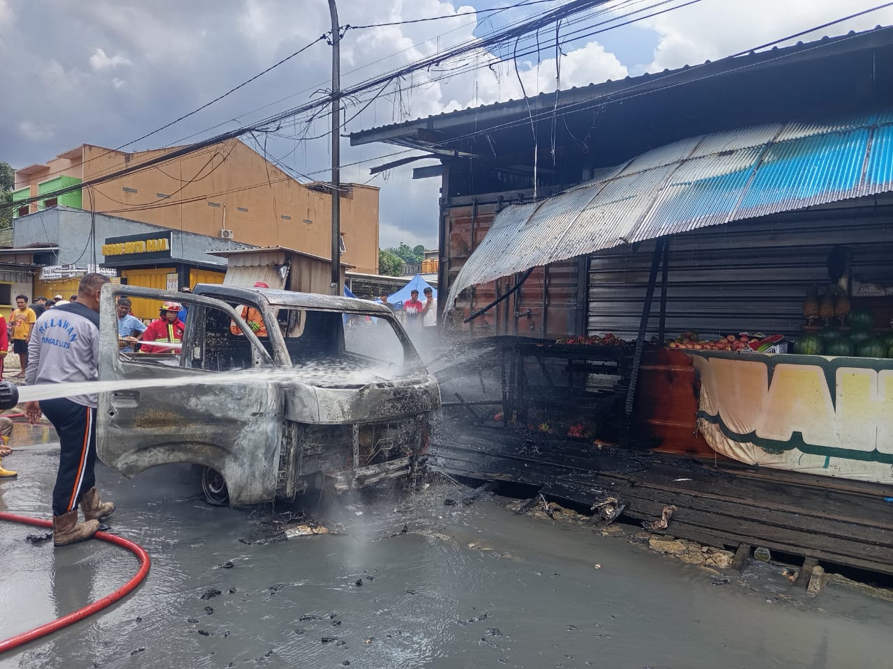 Mobil Pick Up Terbakar di Jalan Sejati, Sopir Alami Luka Bakar