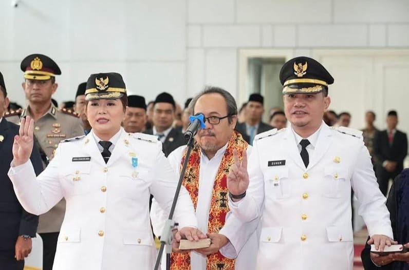 Angela-Suhuk Resmi Dilantik Jadi Bupati Mahulu Periode 2025-2030, Begini Pesan Gubernur Kaltim