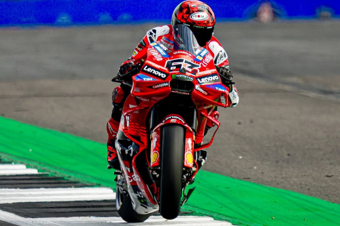 Pecco Bagnaia Struggle, Trio Yamaha Meluncur Mulus ke Q2 MotoGP Inggris 2025