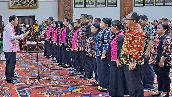 Bupati Frederick Kukuhkan Tiga Tim Strategis, Fokus Kesehatan dan Pendidikan 