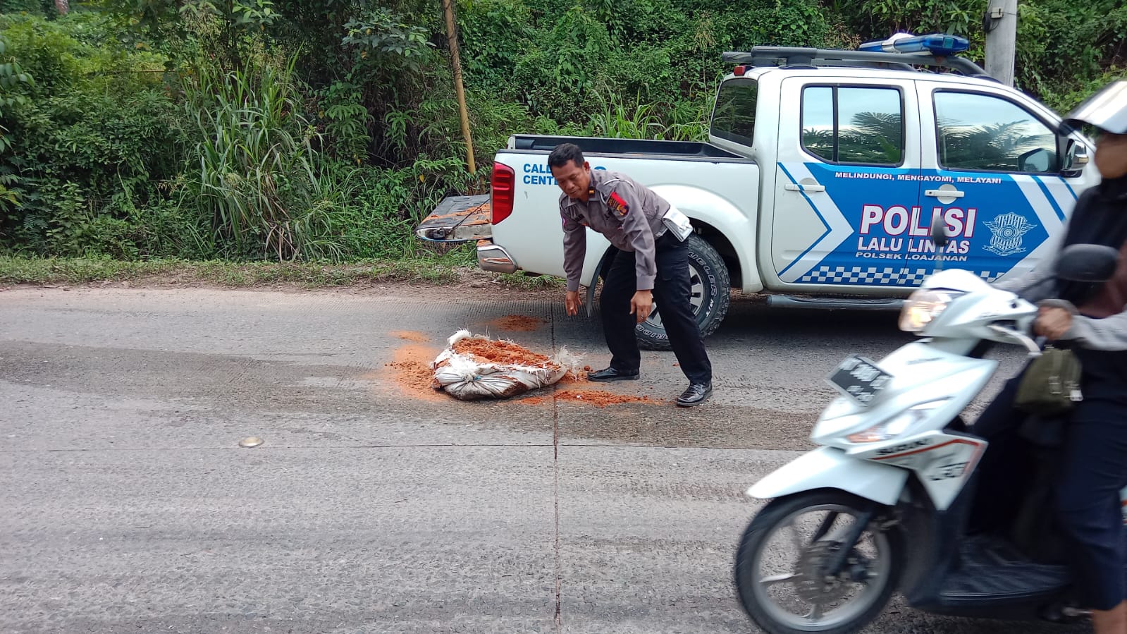 Tanjakan Loa Duri Kerap Ditumpahi Oli, Polisi Himbau Kendaraan Perhatikan Kondisi Mesin