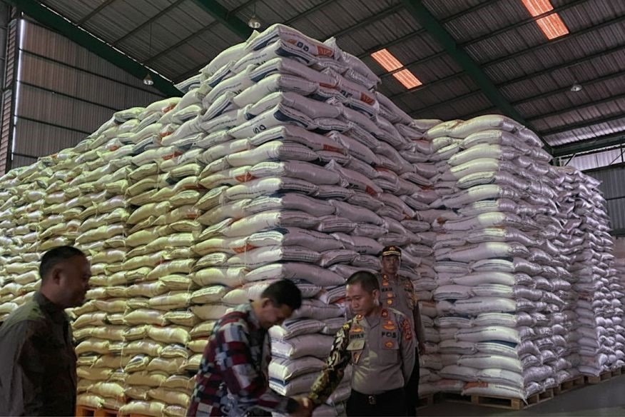 Tersedia 28.900 Ton, Bulog Pastikan Stok Beras di Kaltimtara Aman Jelang Nataru
