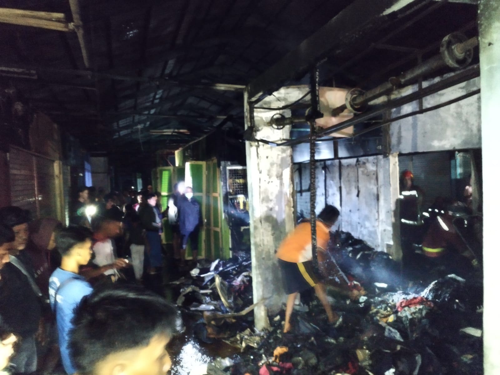Kebakaran di Pasar Senaken Hanguskan Kios Pakaian, Belum Diketahui Penyebabnya