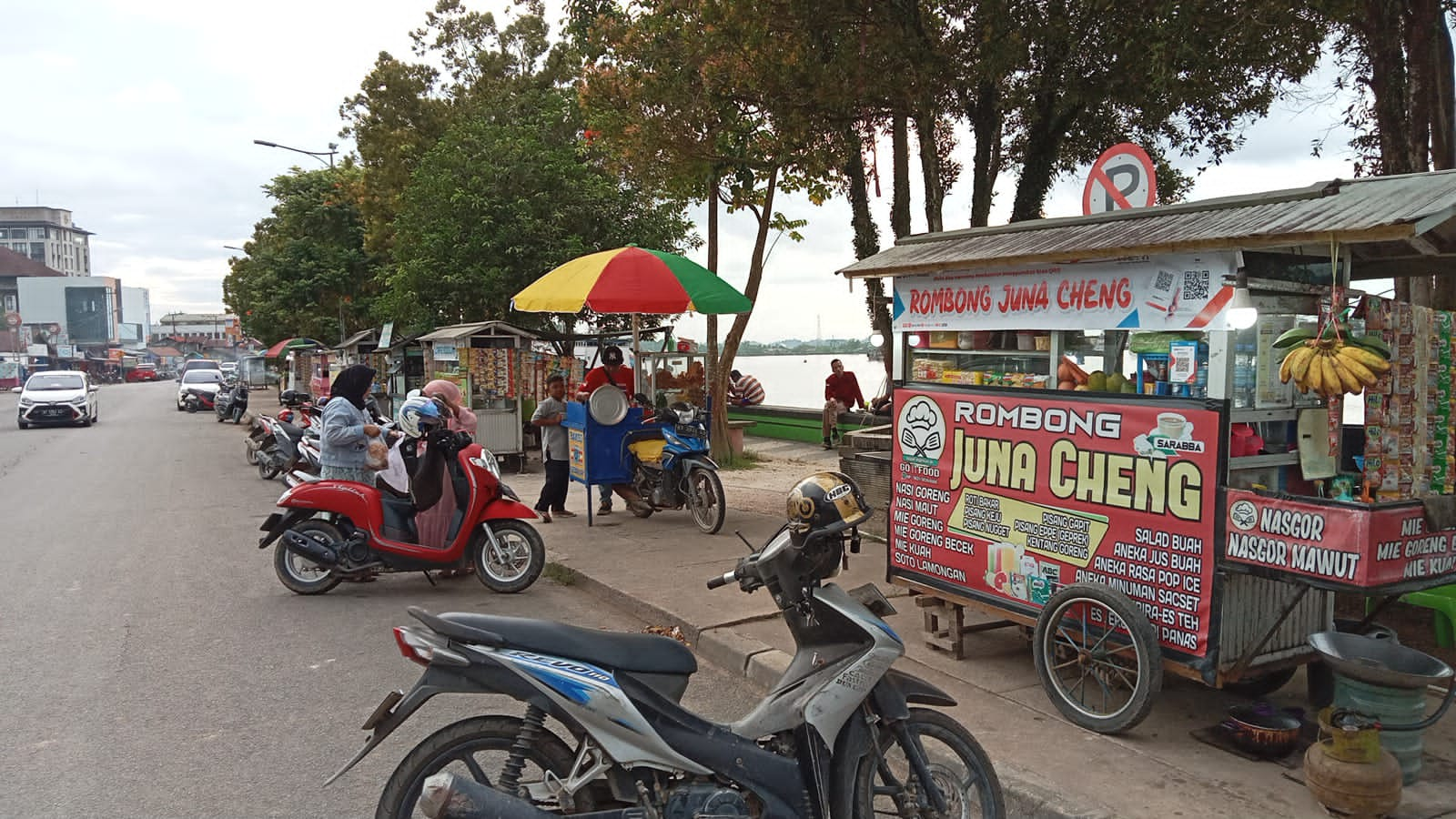 Percantik Lingkungan, Rombong Pedagang di Tepian Teratai Berau Ingin Diseragamkan