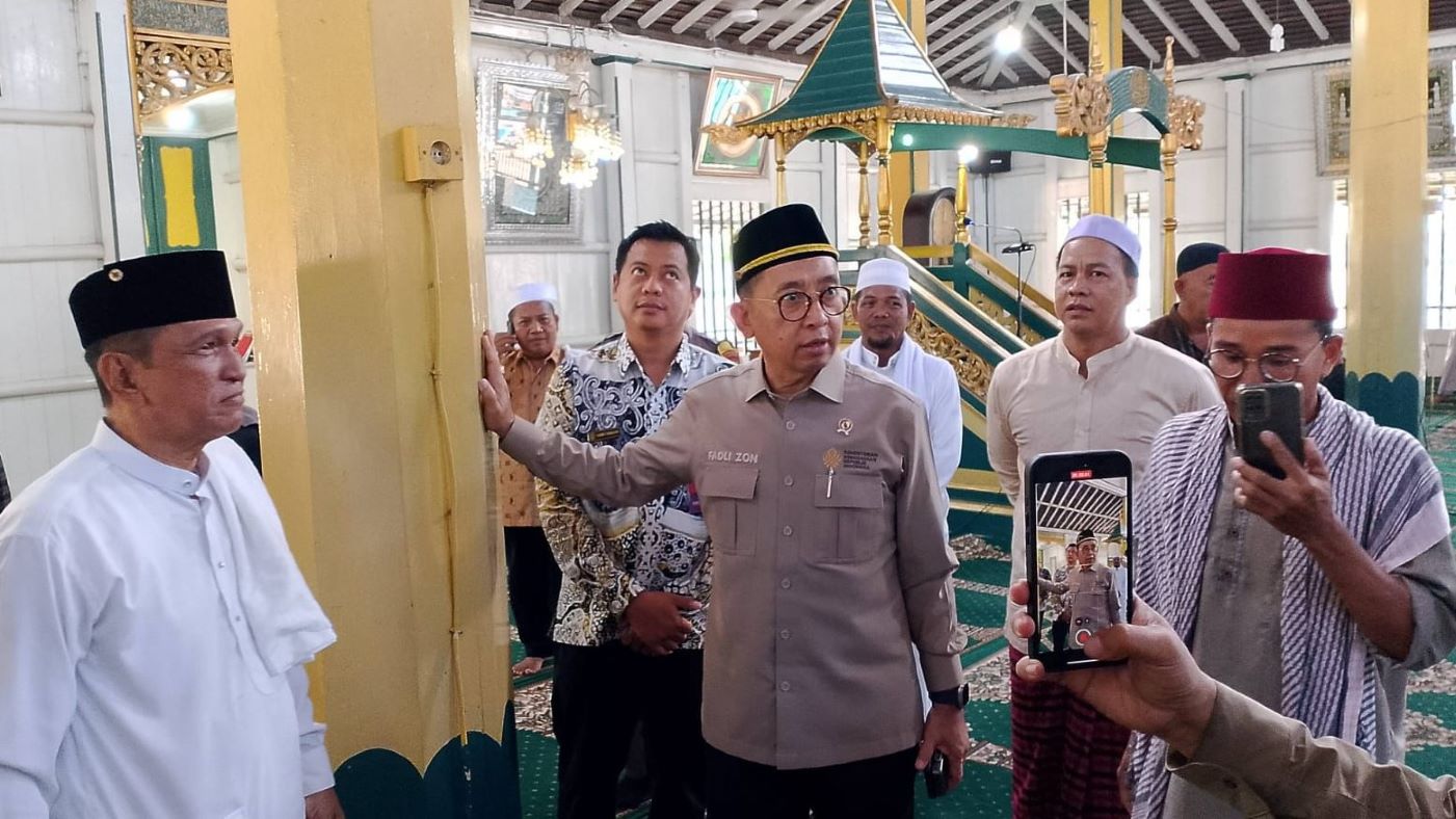 Fadli Zon Kunjungi Masjid Tertua di Samarinda, Siap Dukung Perawatan Cagar Budaya Berusia 144 tahun 