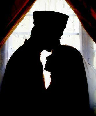 Hukum Ciuman saat Ramadan, Membatalkan Puasa atau Mengurangi Pahala?