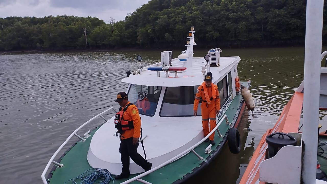 Speedboat Hantam Tongkang di Perairan Sepaku, Seorang Bocah Laki-Laki Hilang