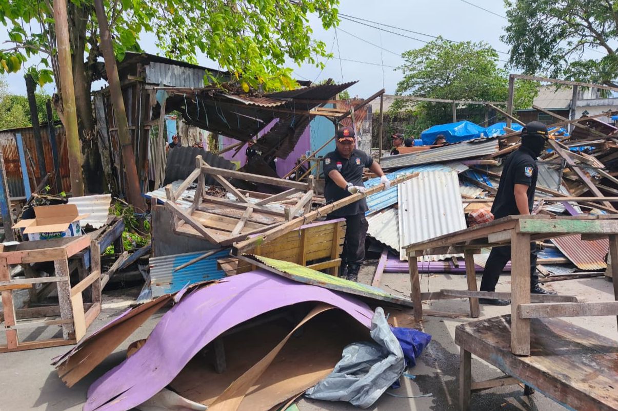 Warung di Sekitar Pelabuhan Loktuan Bontang Dibongkar, Pedagang Pusing Pemasukan