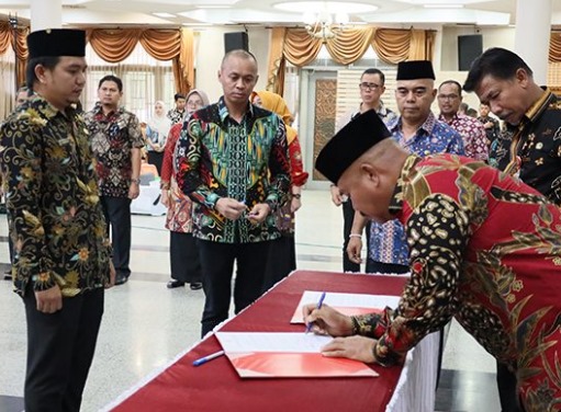 Lantik 16 Pejabat Baru, Bupati Kukar Tekankan Pentingnya Supervisi Pelaporan