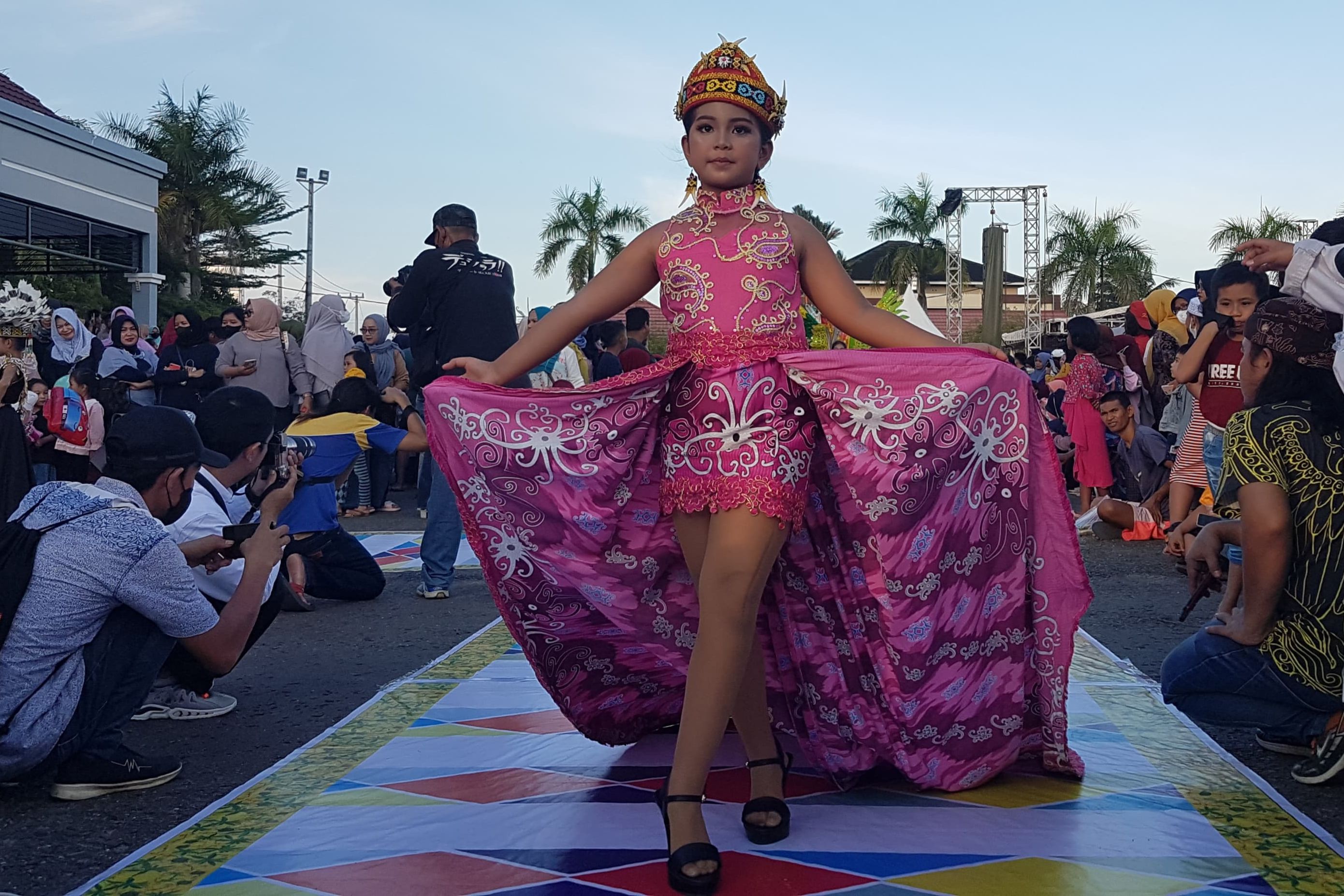 Fashion Karnaval Menjadi Wadah Ekspresi Kreatif Anak Muda