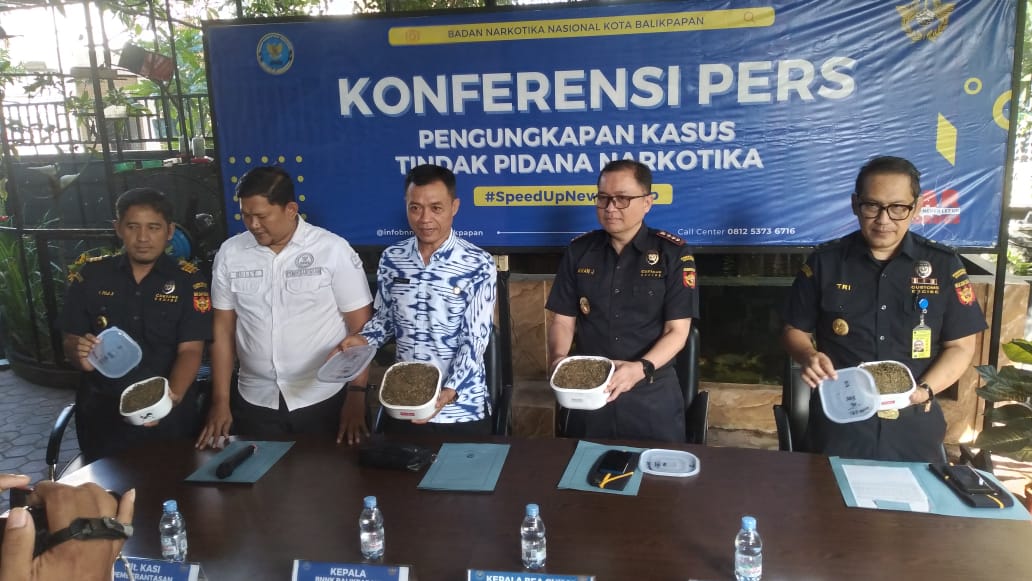 BNN Balikpapan Ungkap Pengedaran Ganja Seberat 910 Gram Siap Edar