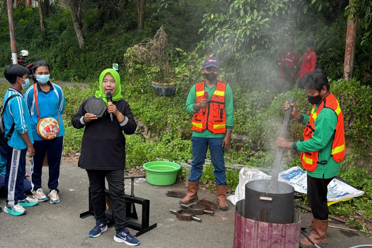 Sampah Jadi Cuan, Bank Sampah Mandiri Tenggarong Seberang Ubah Limbah Jadi Paving Block