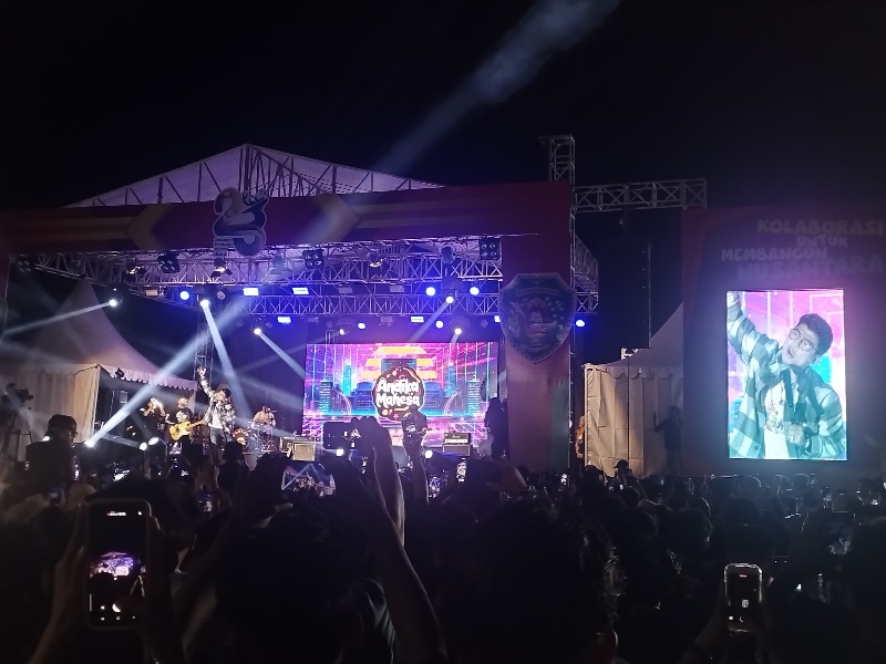 Andika Kangen Band Bawa Terbang Masyarakat PPU