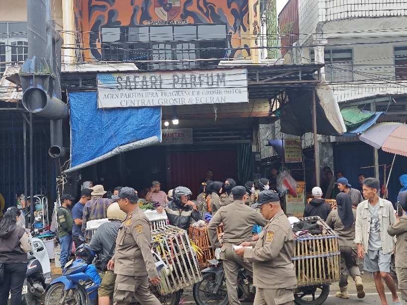Jelang Diresmikan, Satpol PP Samarinda Tertibkan Pedagang PKL di Pasar Pagi