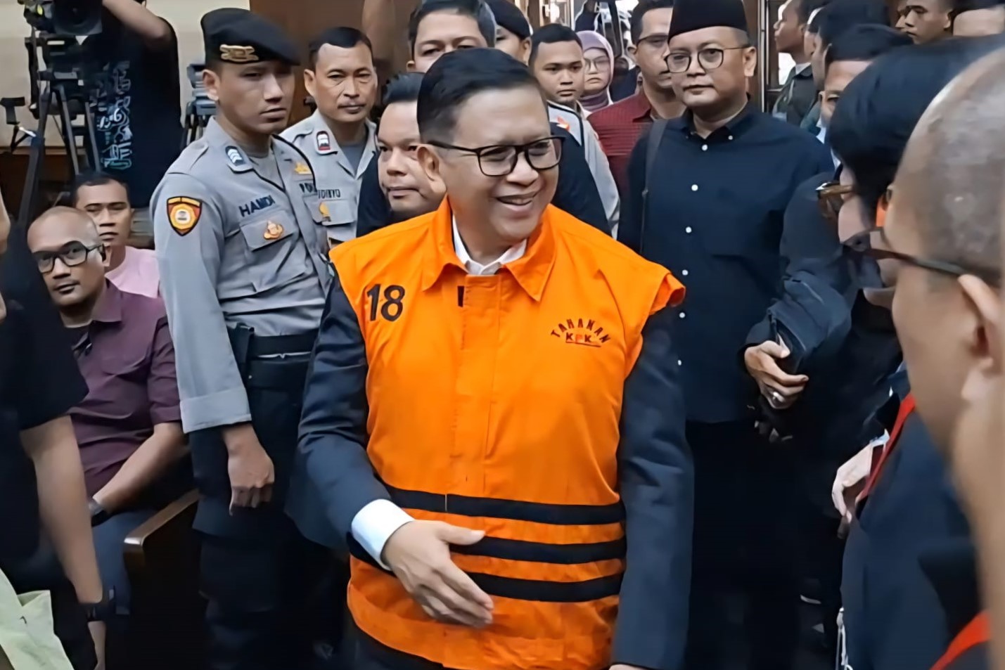 Dituntut 7 Tahun Penjara terkait Kasus Suap Harun Masiku, Hasto Kristianto Teriak-teriak