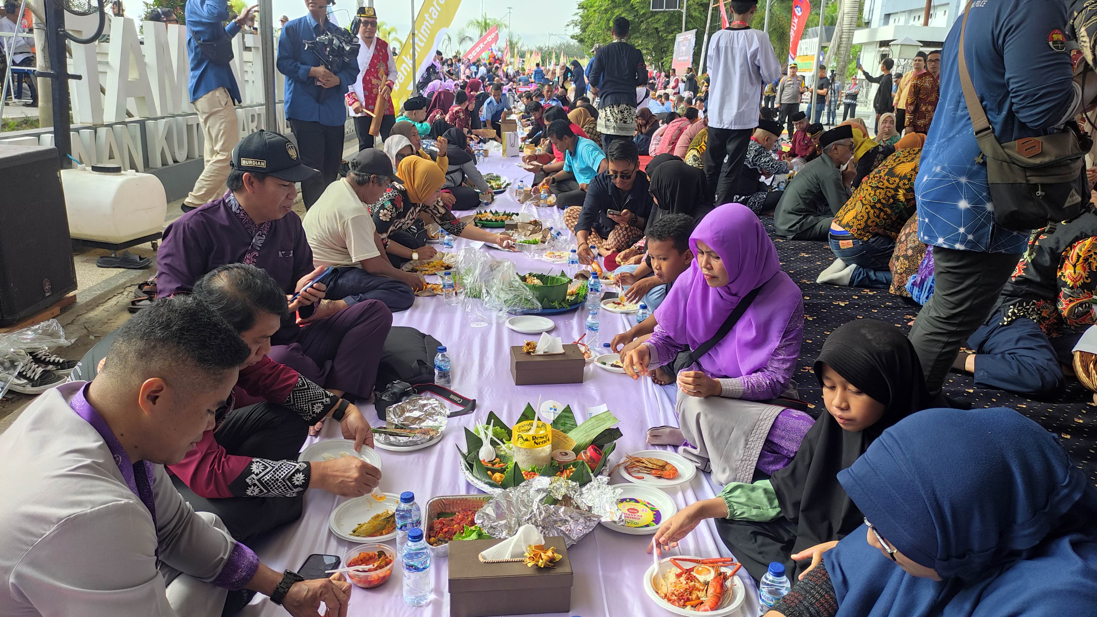 Makan Bersama Erau di Kukar, Tradisi Beseprah Pemersatu Masyarakat