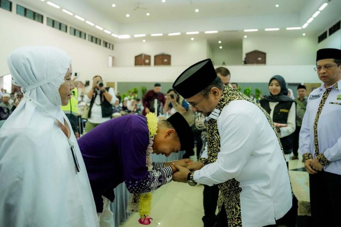 Menag Yaqut Minta Maaf saat Sambut Kedatangan Jemaah Haji Kloter Terakhir