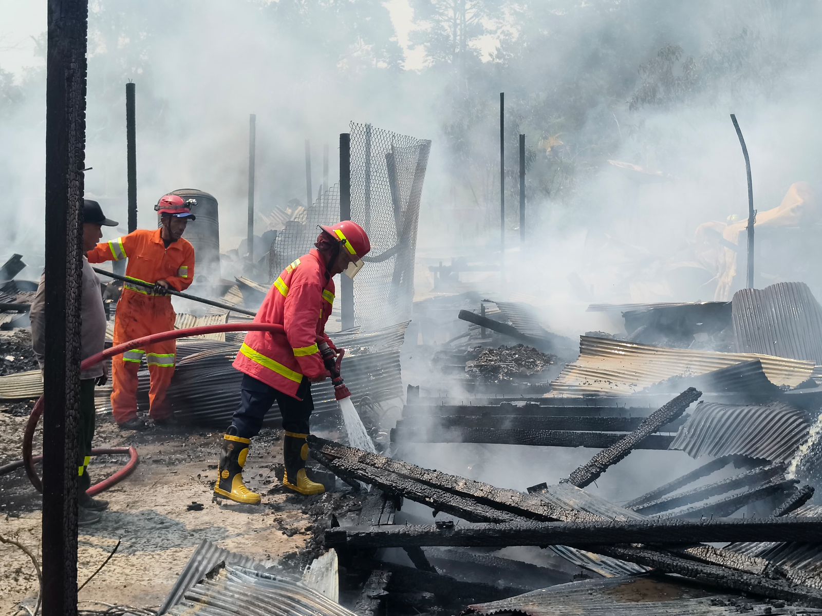 Satu Rumah dan Kontrakan 4 Pintu di Berau jadi Arang 