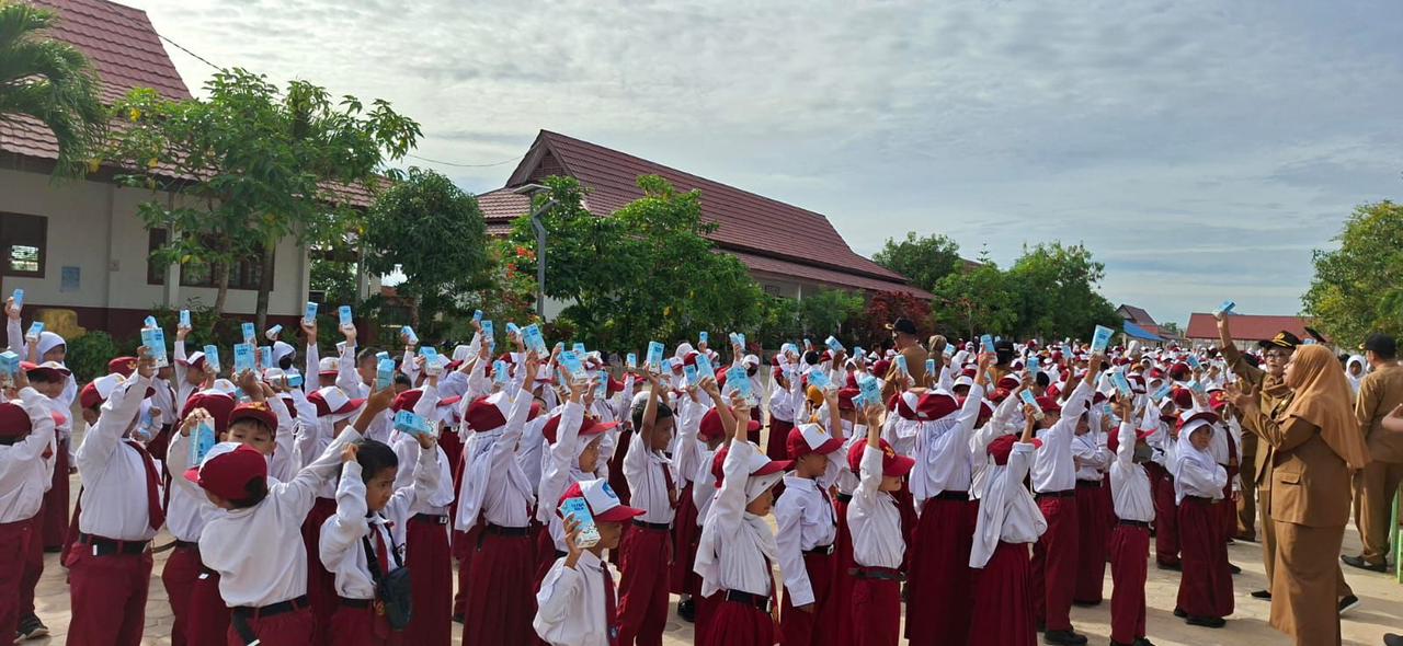 Hari Pertama Masuk Sekolah, Pelajar SD di Kutim dapat Susu Gratis dari Pemerintah