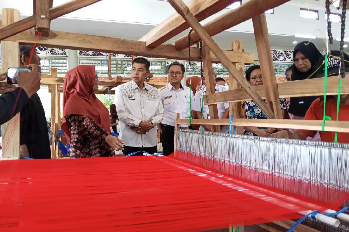 Disperindag Kutim Perkuat Industri Tenun, Motif Lokal Diproyeksi Tembus Pasar Global
