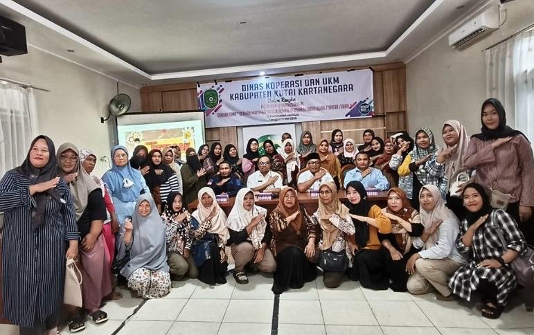 Pelaku UMKM Loa Kulu Dilatih Membuat Olahan Pangan Berbahan Lokal