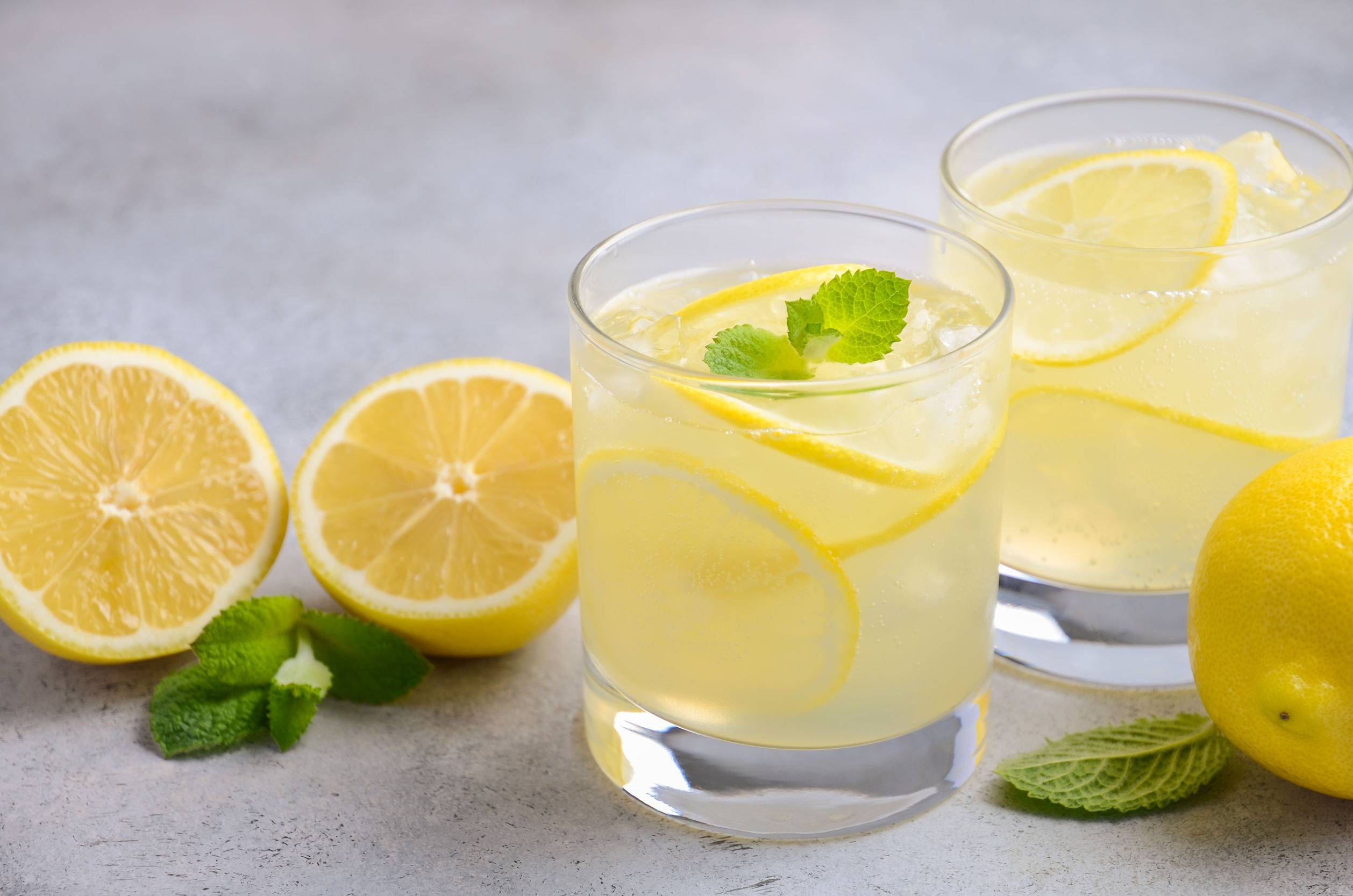 Benarkah Air Lemon Membantu Turunkan Berat Badan? Begini Faktanya