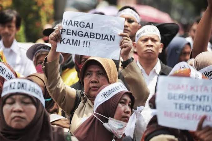 Banyak Dituntut, Gaji Guru Honorer Ternyata Tidak Seberapa