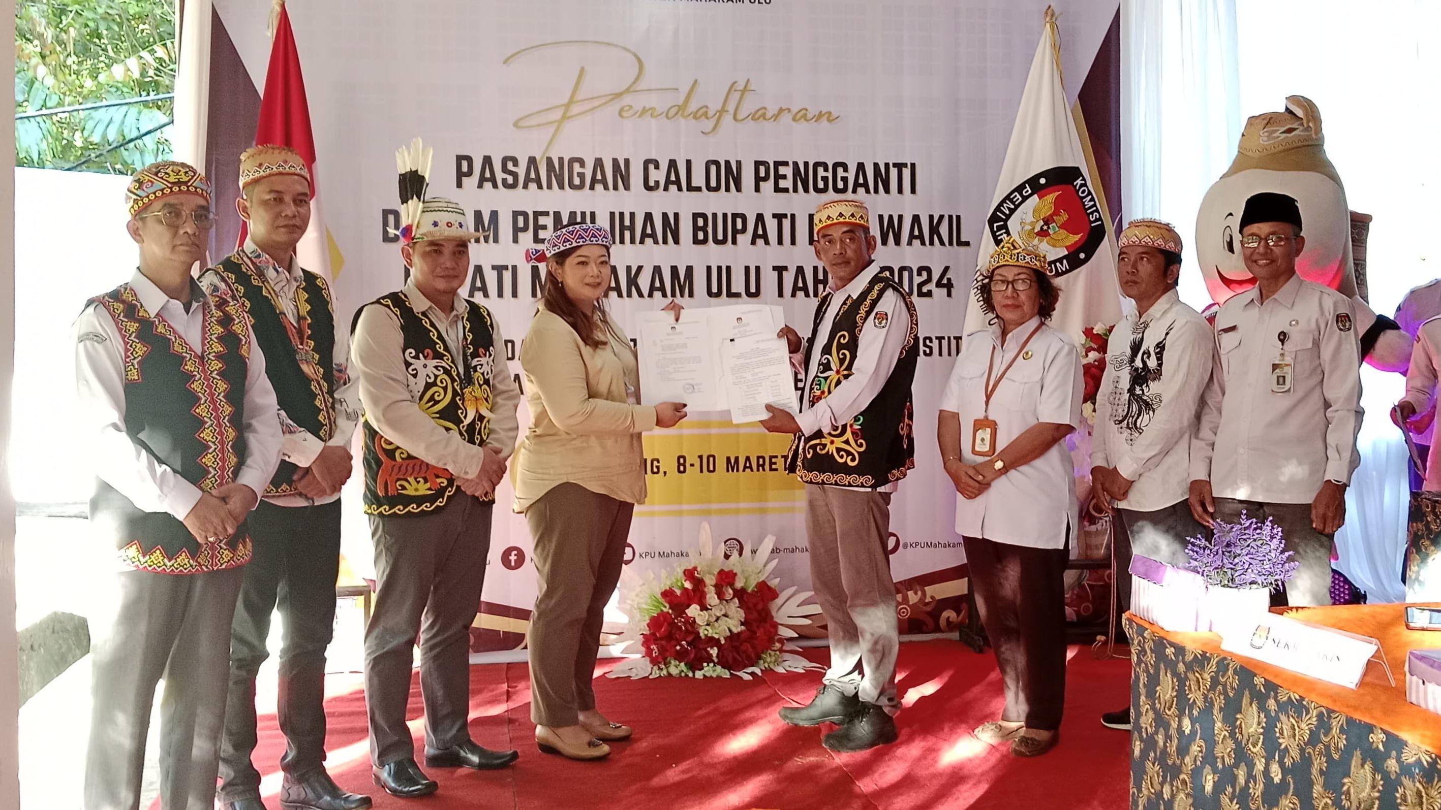 Pasangan Angela-Suhuk Resmi Mendaftar ke KPU, Pemungutan Suara Ulang di Mahulu Digelar 24 Mei 2025