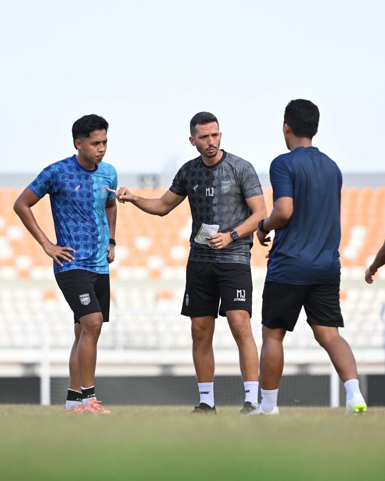 Tantangan Pelatih Borneo FC Mauro Jeronimo: Menyatukan 25 Pemain Baru 