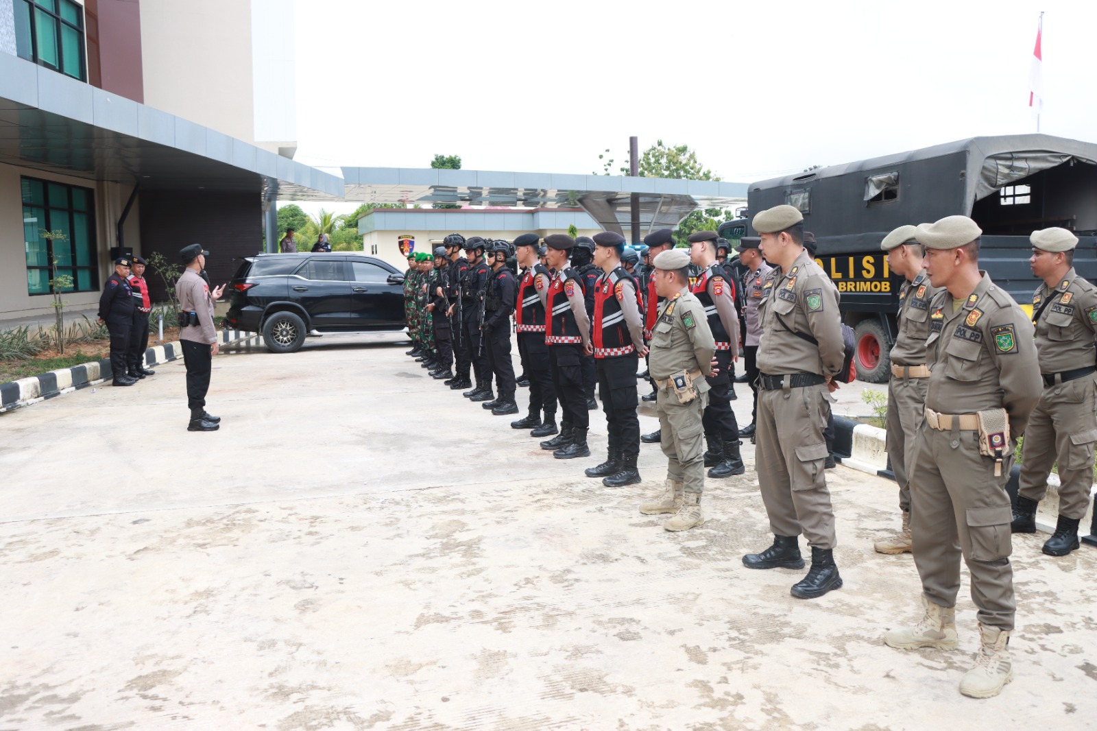 Jaga Kondusifitas Selama Pilkada 2024 di Berau, Aparat Gabungan Gelar Patroli