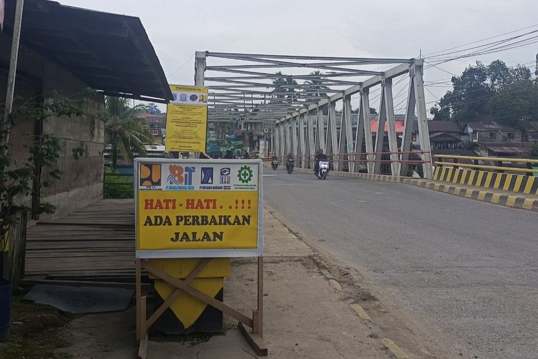 Jembatan Batu Kajang Diperbaiki, Bobot Maksimal Kendaraan Melintas Sementara Hanya 10 Ton