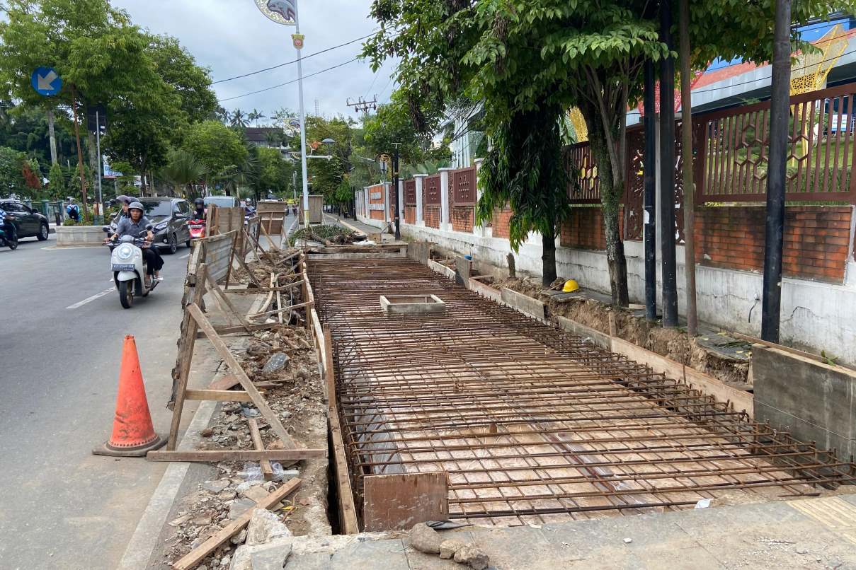 Perbaikan Trotoar di Depan Perpustakaan Kota Samarinda Ditarget Rampung Akhir Tahun
