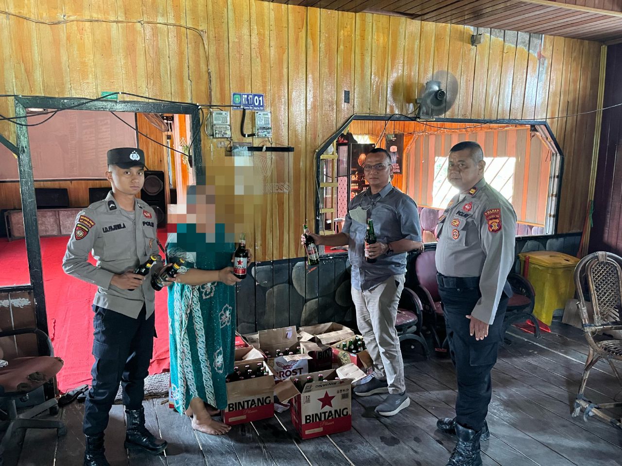 Operasi Pekat 2025, Ratusan Botol Miras Ilegal Diamankan Polsek Muara Jawa 