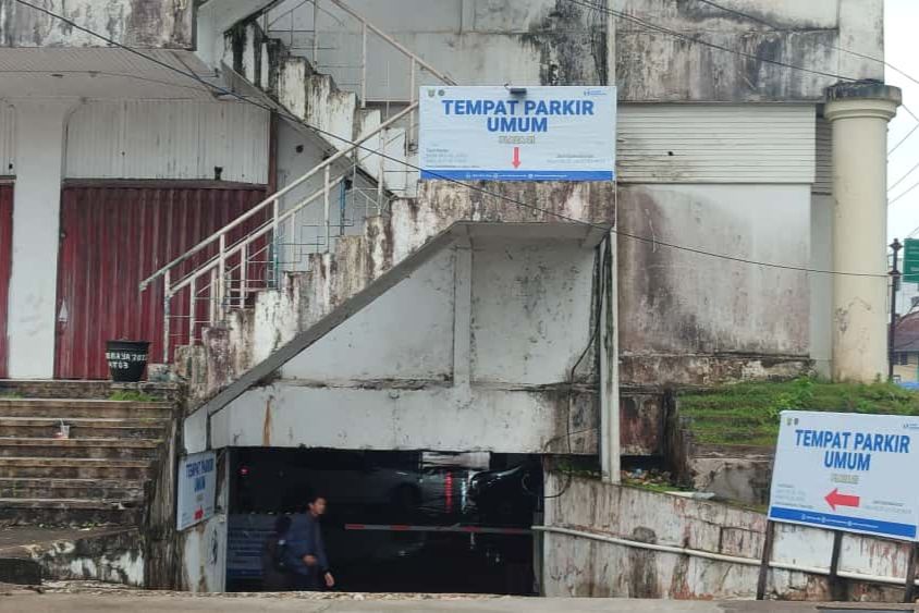 Wali Kota Samarinda Kaji Ulang Biaya Revitalisasi Eks Plaza 21 Jadi Gedung Parkir Berlangganan