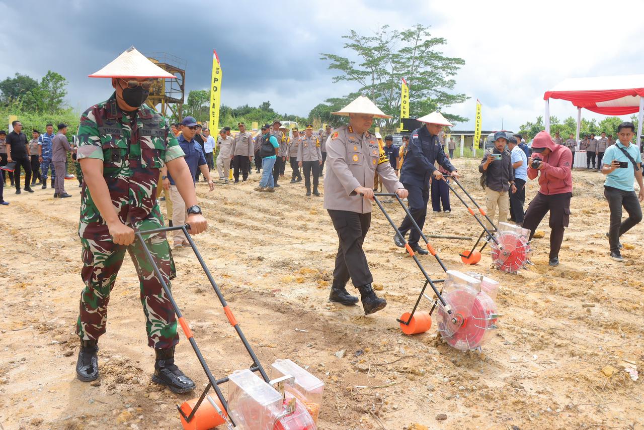 Dukung Swasembada Pangan, Polresta Samarinda Lakukan Tanam Jagung Serentak