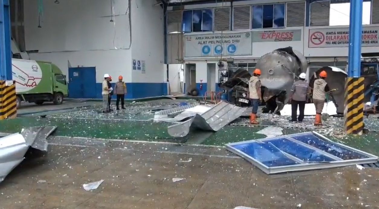 Tangki Truk Meledak di Bengkel Hino Balikpapan 