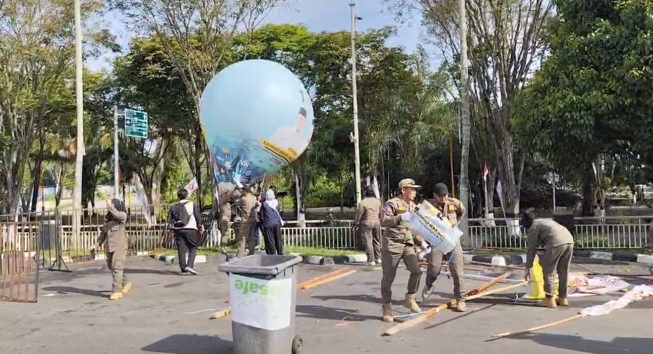 Satpol PP Balikpapan Kerahkan Ratusan Personel Untuk Tertibkan Alat Peraga Kampanye