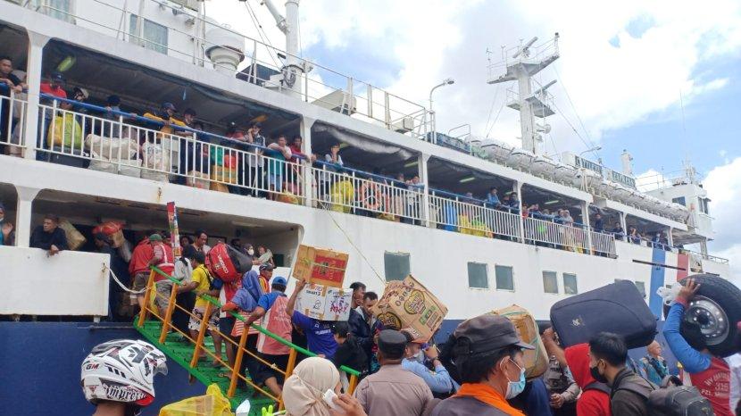 Pelabuhan Samarinda Mulai Dipadati Penumpang, Puncak Arus Mudik Diperkirakan 3 April 