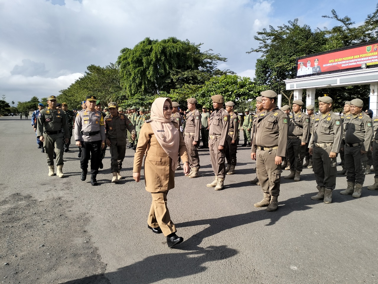 Libatkan Satlinmas Amankan Pemilu, Bupati Sri Juniarsih : Tambahan 1.472 Personel Pengamanan