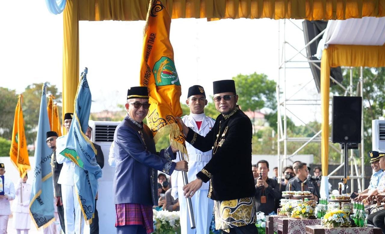 Bupati Kutim Terima Penghargaan Arindama Infrastruktur untuk Kutim