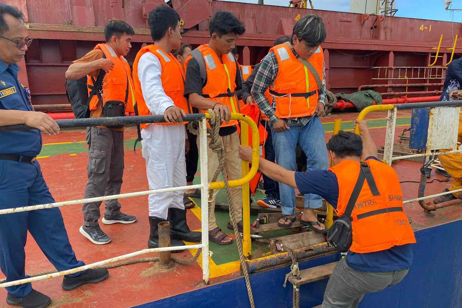 Kapal Mitra Bahari IX Bocor dan Tenggelam, KSOP Balikpapan Lakukan Penjemputan Kru